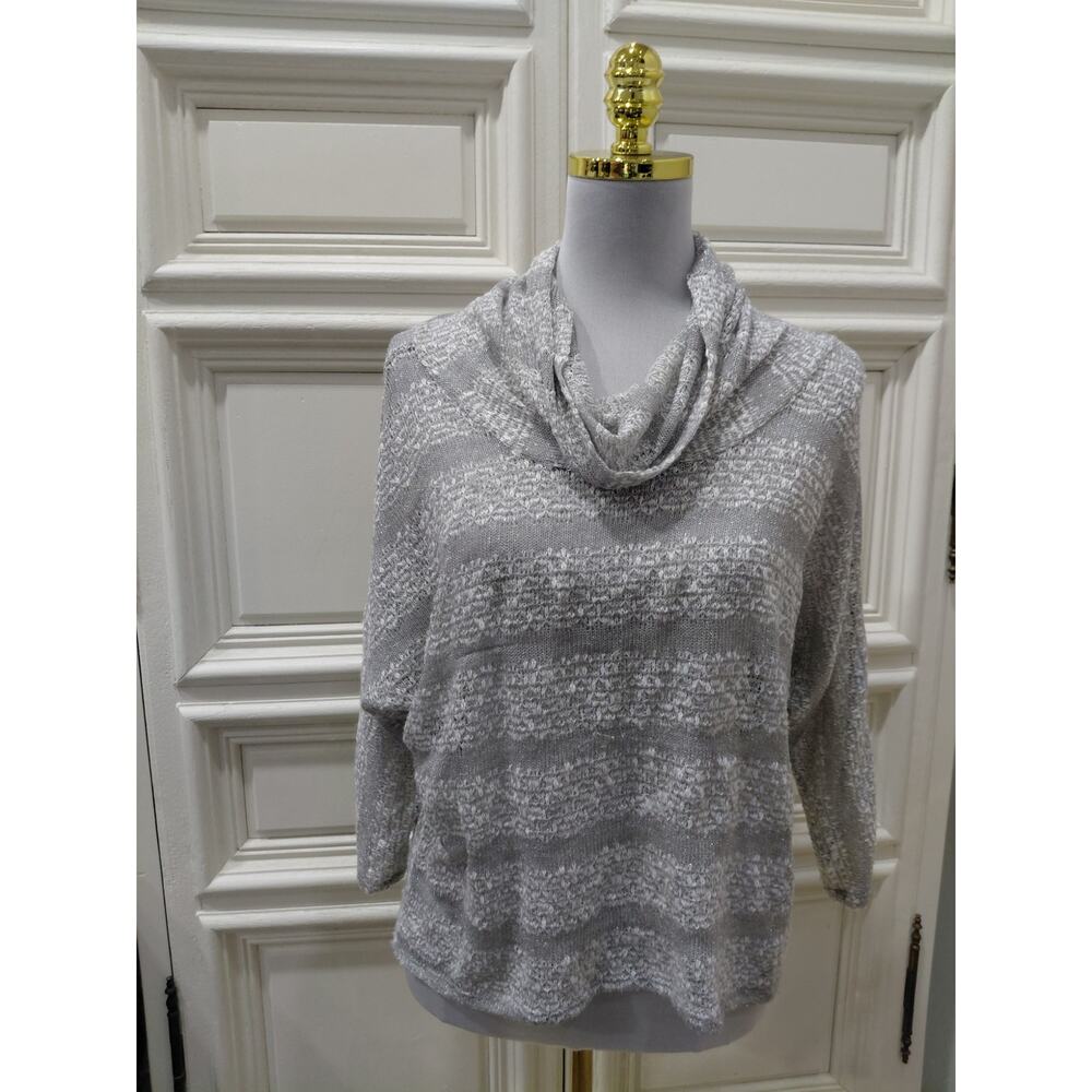 Chenault womens lace top size M white and silver long sleeve.